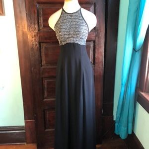 Jessica Howard black formal full length/ silver, glittery threads on bodice/ 6